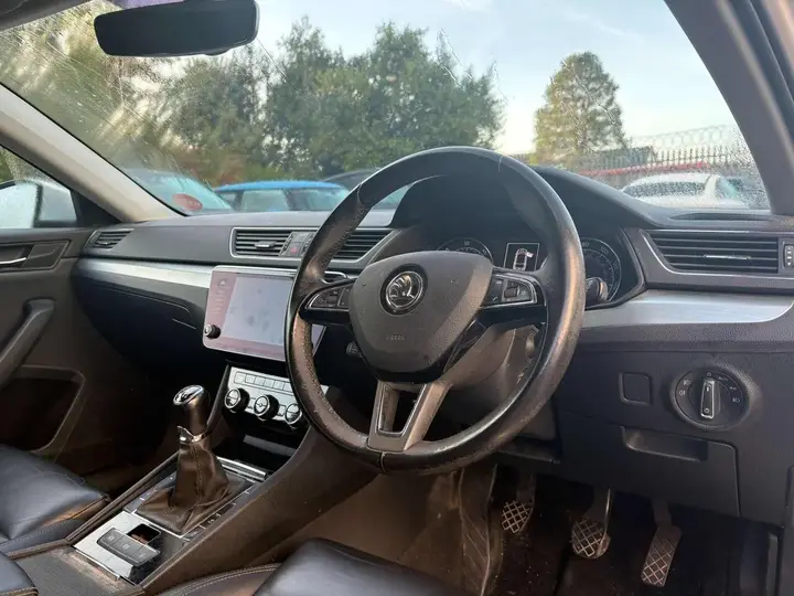 Skoda Superb 2018 photo 5