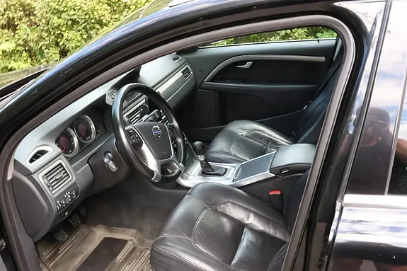 Volvo V70 2012 photo 4