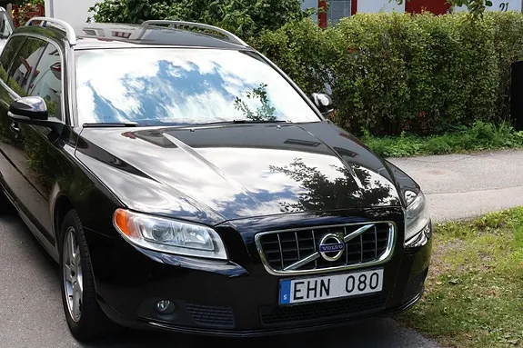 Volvo V70 2012 photo 2