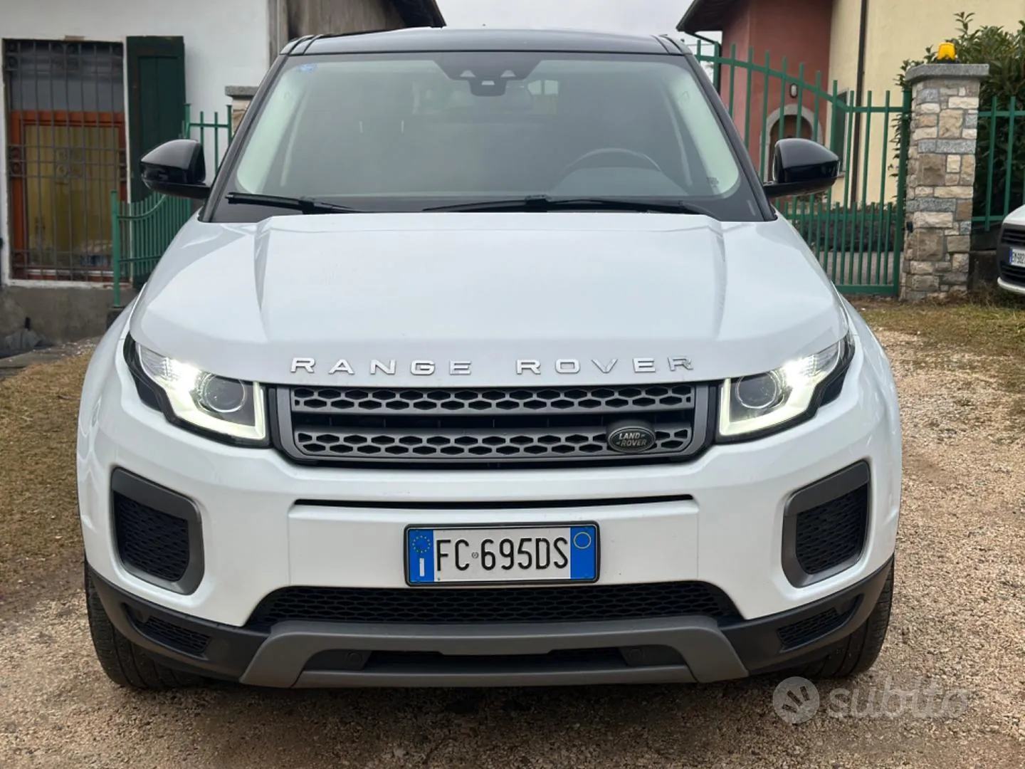 Land Rover Evoque 2016 photo 2