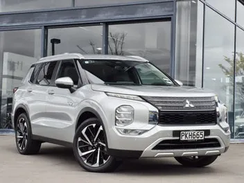 Mitsubishi Outlander 2022 photo 2