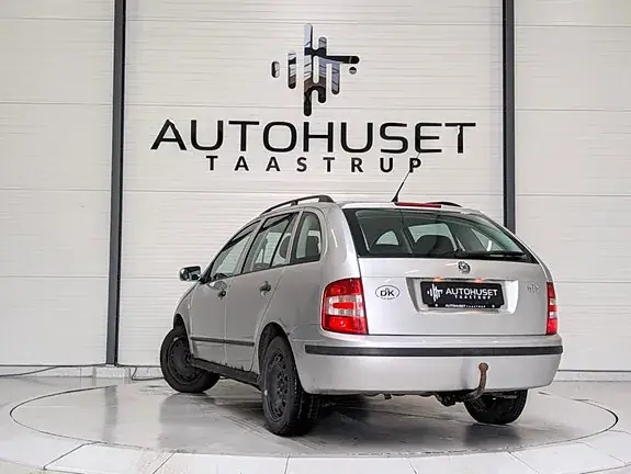 Skoda Fabia 2006 photo 2