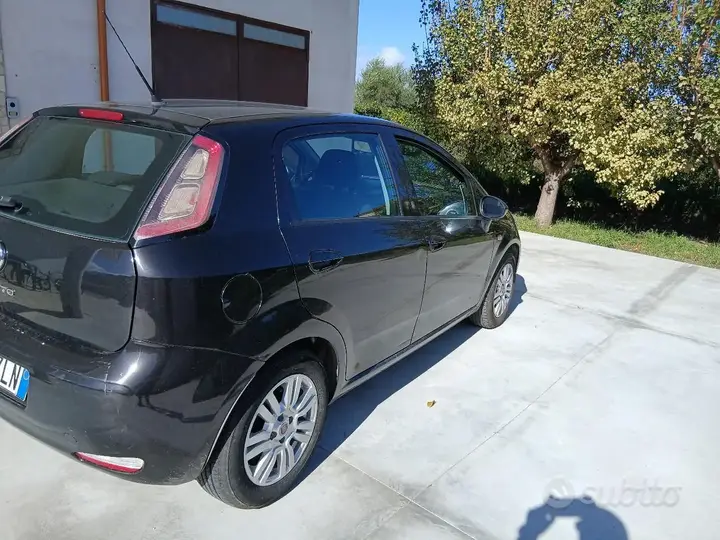 Fiat Grande Punto 2014 photo 2