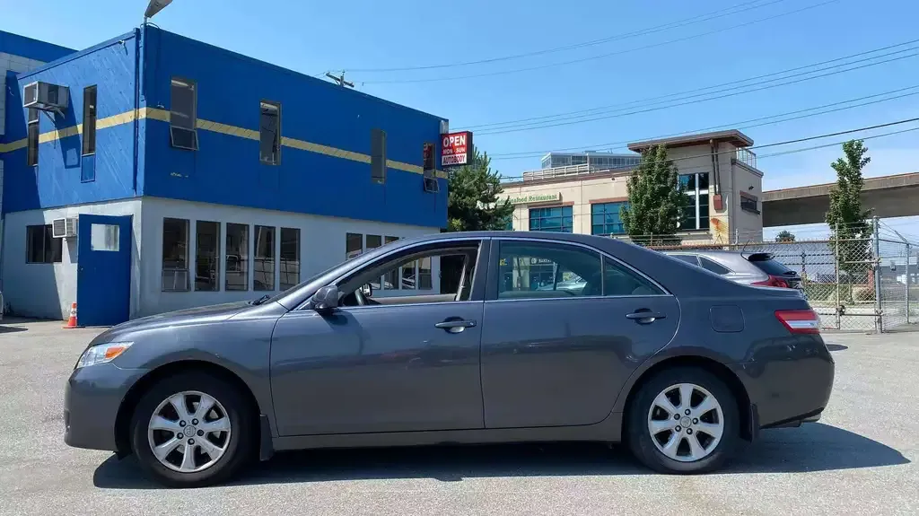 Toyota Camry 2010 photo 2