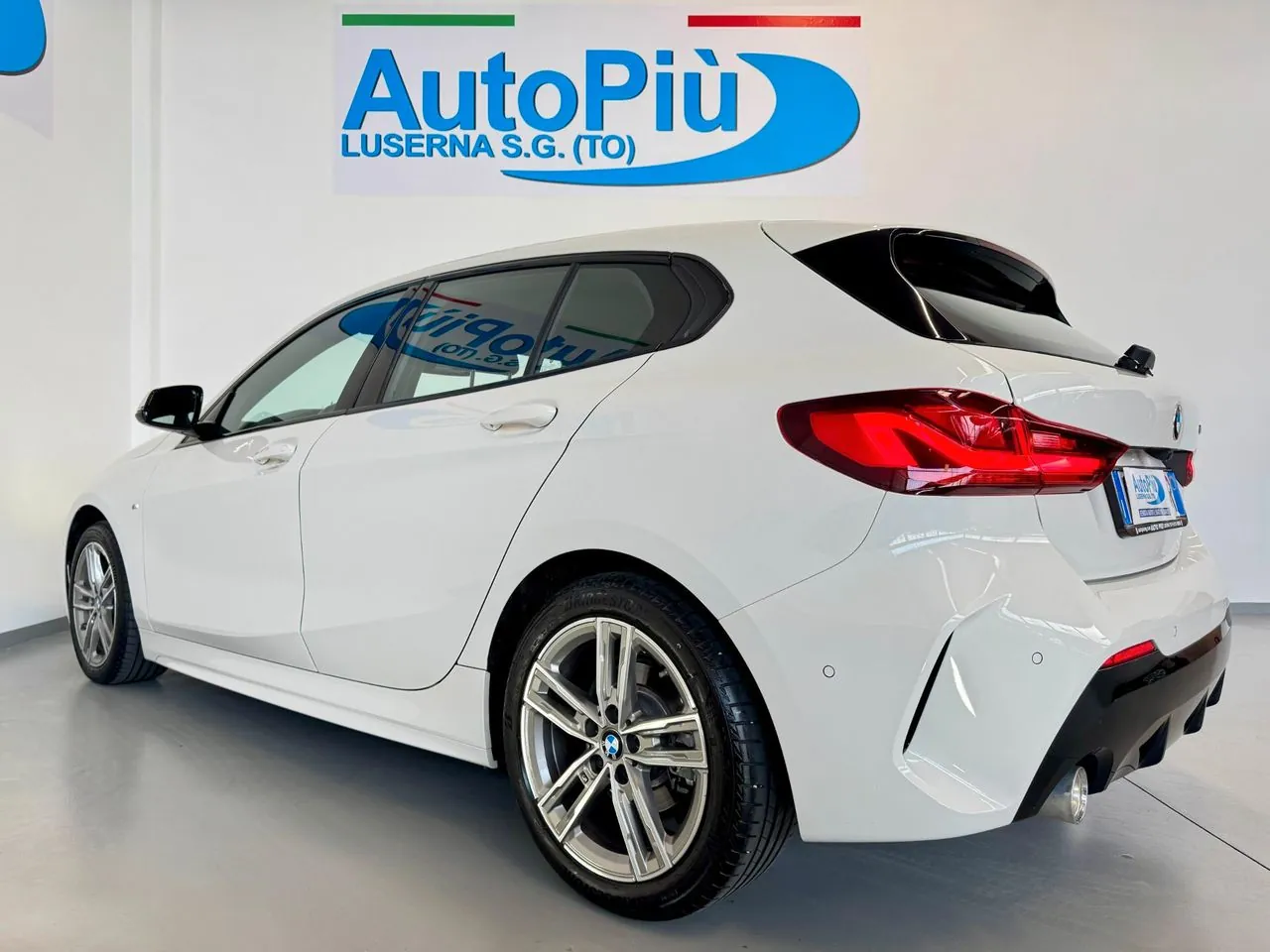 BMW 1 Series 2022 photo 2
