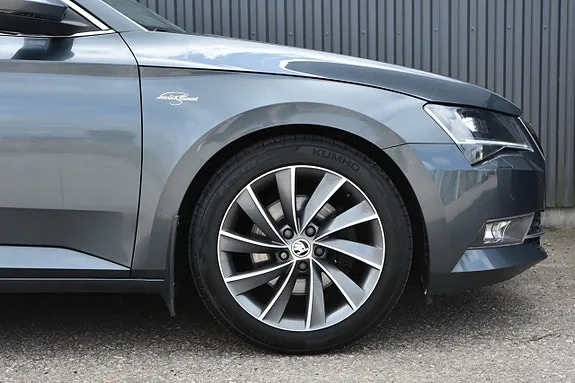 Skoda Superb 2019 photo 4