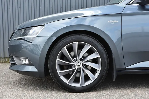 Skoda Superb 2019 photo 5