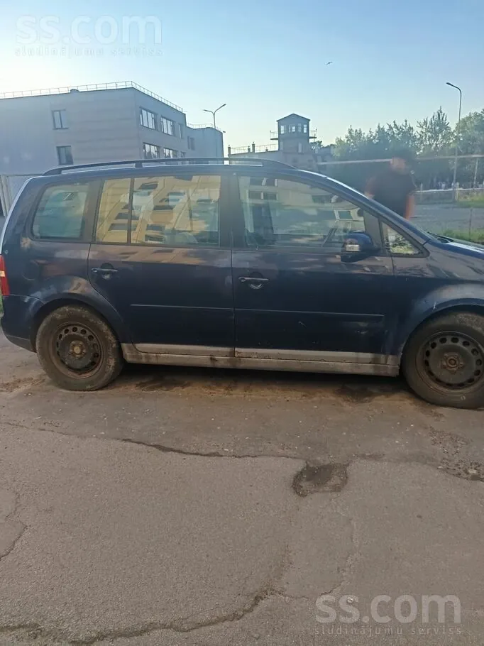Volkswagen Touran 2004 photo 3