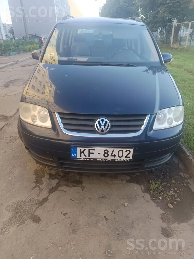 Volkswagen Touran 2004 photo 2