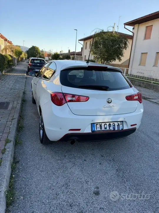 Alfa Romeo Giulietta 2014 photo 3