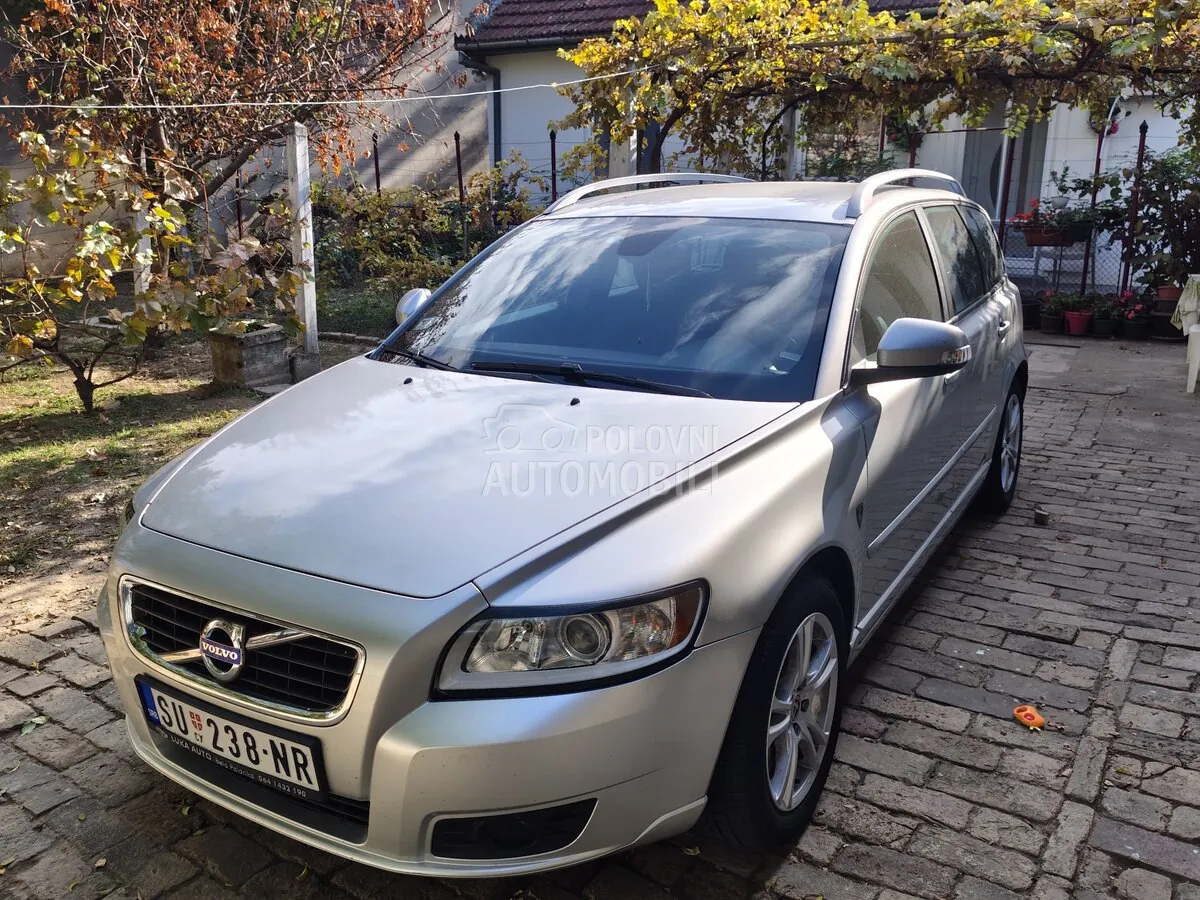 Volvo V50 2010 photo 2