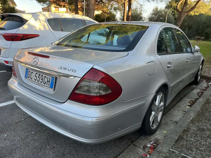 Mercedes-Benz E 320 2006 photo 5
