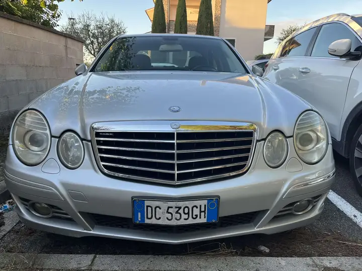 Mercedes-Benz E 320 2006 photo 2