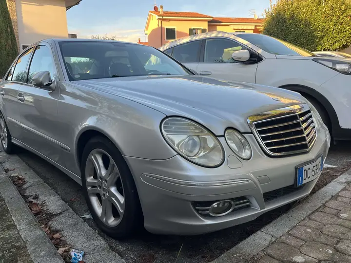 Mercedes-Benz E 320 2006 photo 3