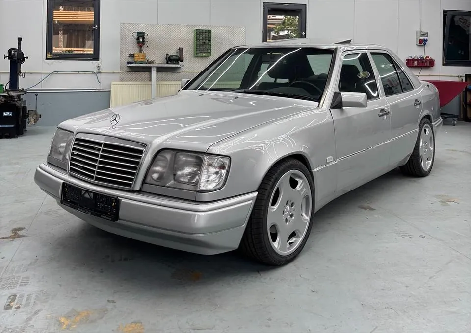Mercedes-Benz W124