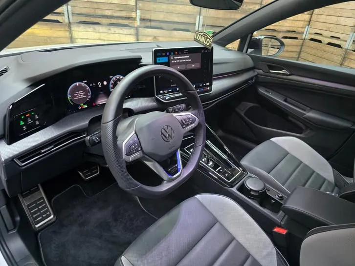 Volkswagen Golf 2025 photo 3