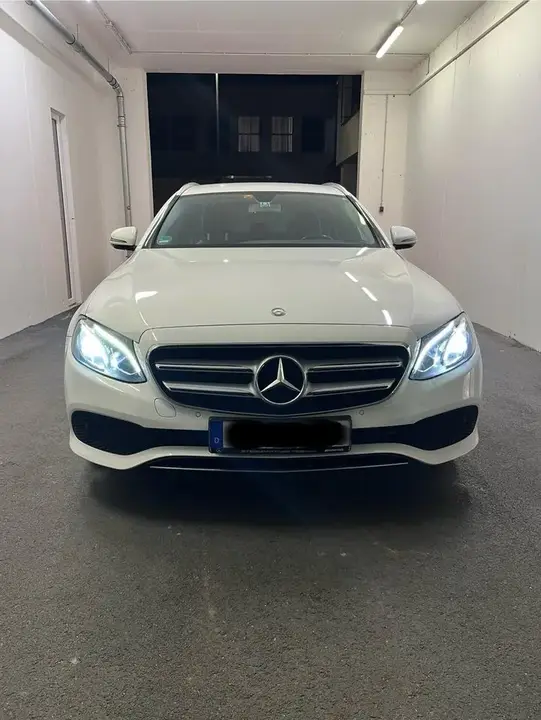 Mercedes-Benz E 220 D