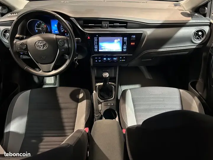Toyota Auris 2016 photo 3