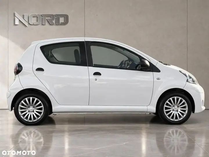 Toyota Aygo 2012 photo 2