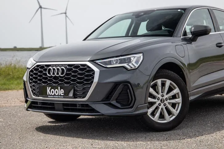 Audi Q3 2022 photo 2