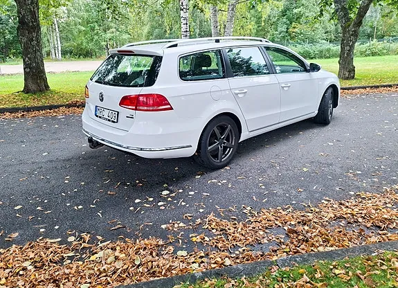 Volkswagen Passat 2011 photo 2