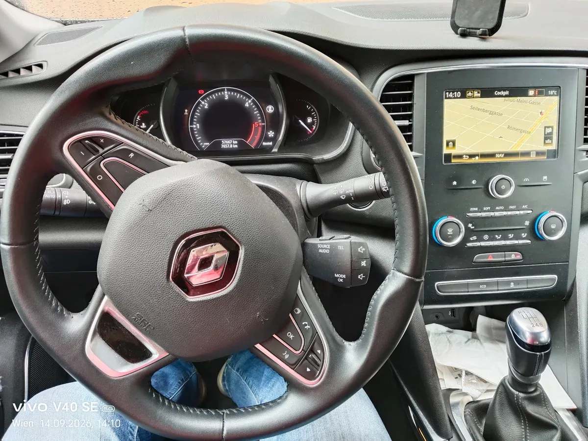 Renault Megane 2019 photo 2
