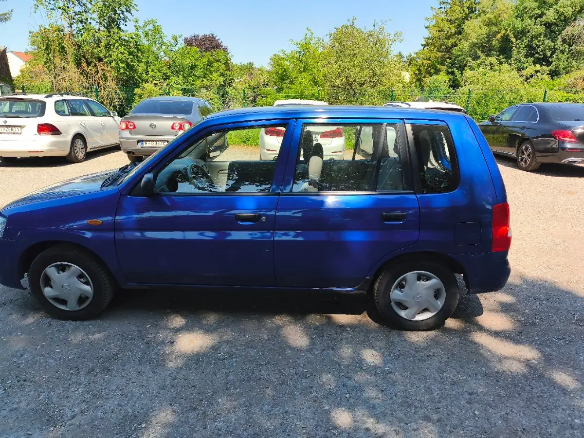 Mazda Demio 2002 photo 3