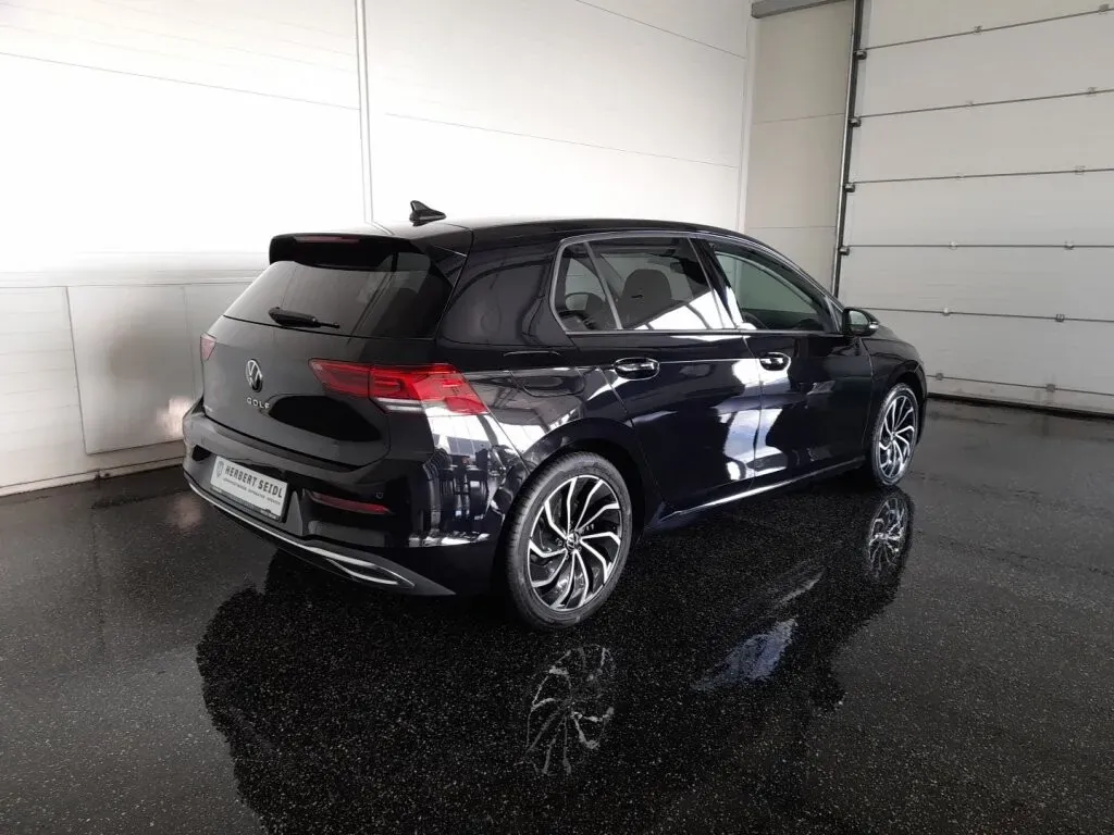 Volkswagen Golf 2022 photo 2