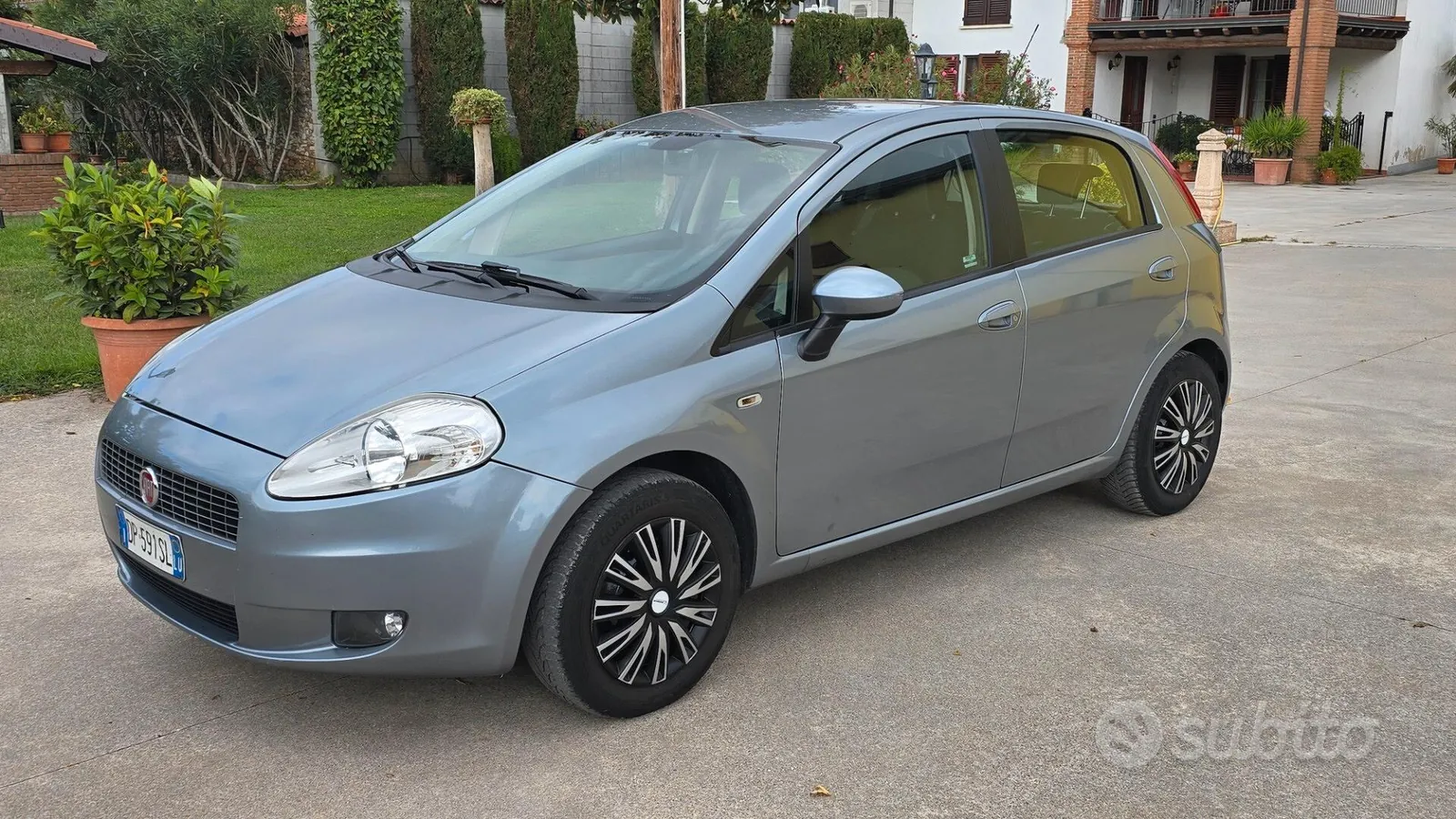 Fiat Grande Punto 2008 photo 2