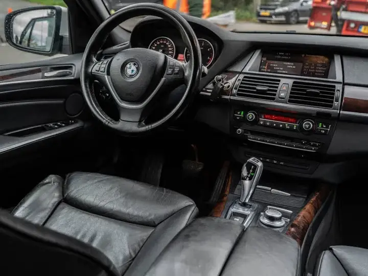 BMW X5 2009 photo 2