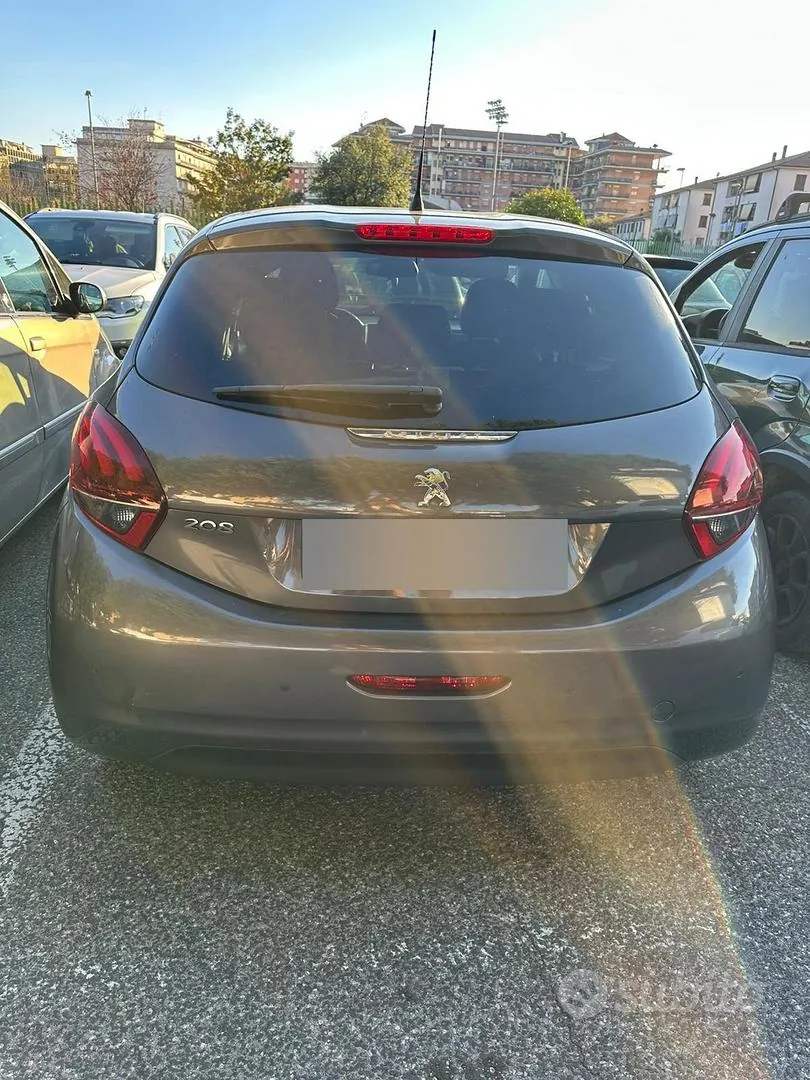 Peugeot 208 2019 photo 2
