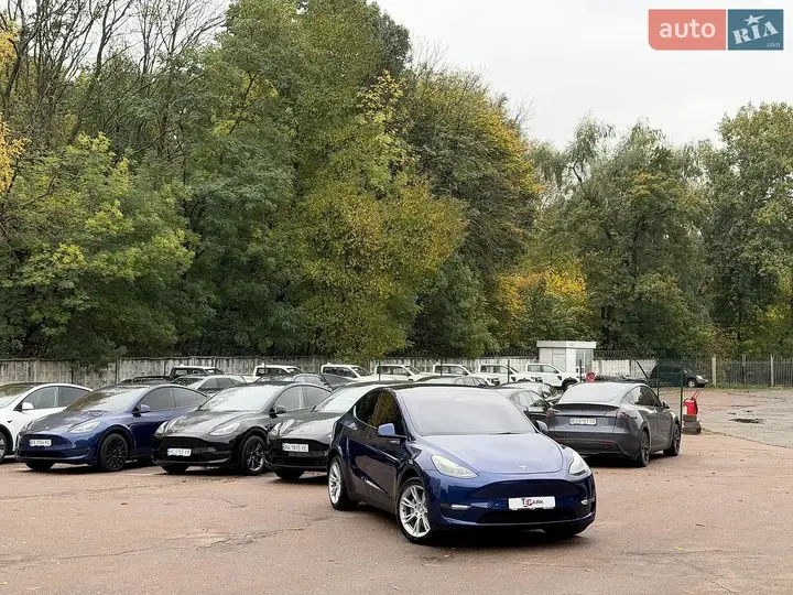 Tesla Model Y 2023 photo 2