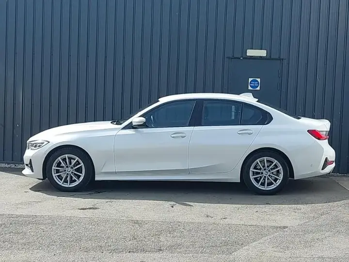BMW 3 Series 2021 photo 4