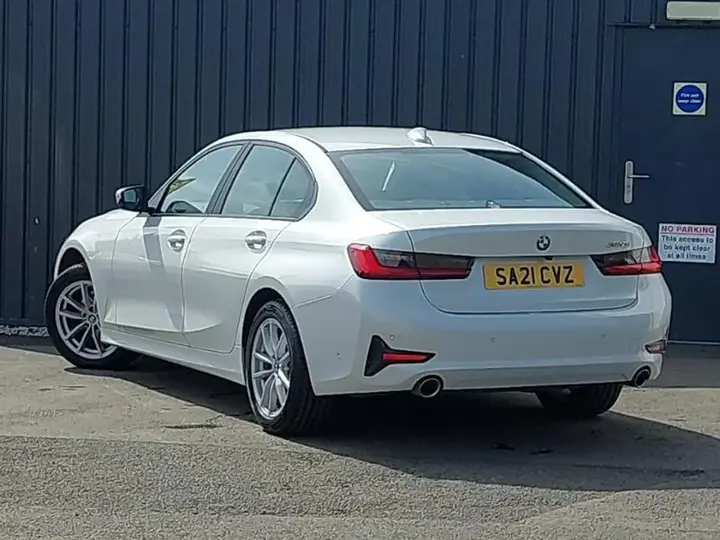 BMW 3 Series 2021 photo 2