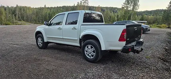 Isuzu D-Max 2010 photo 3