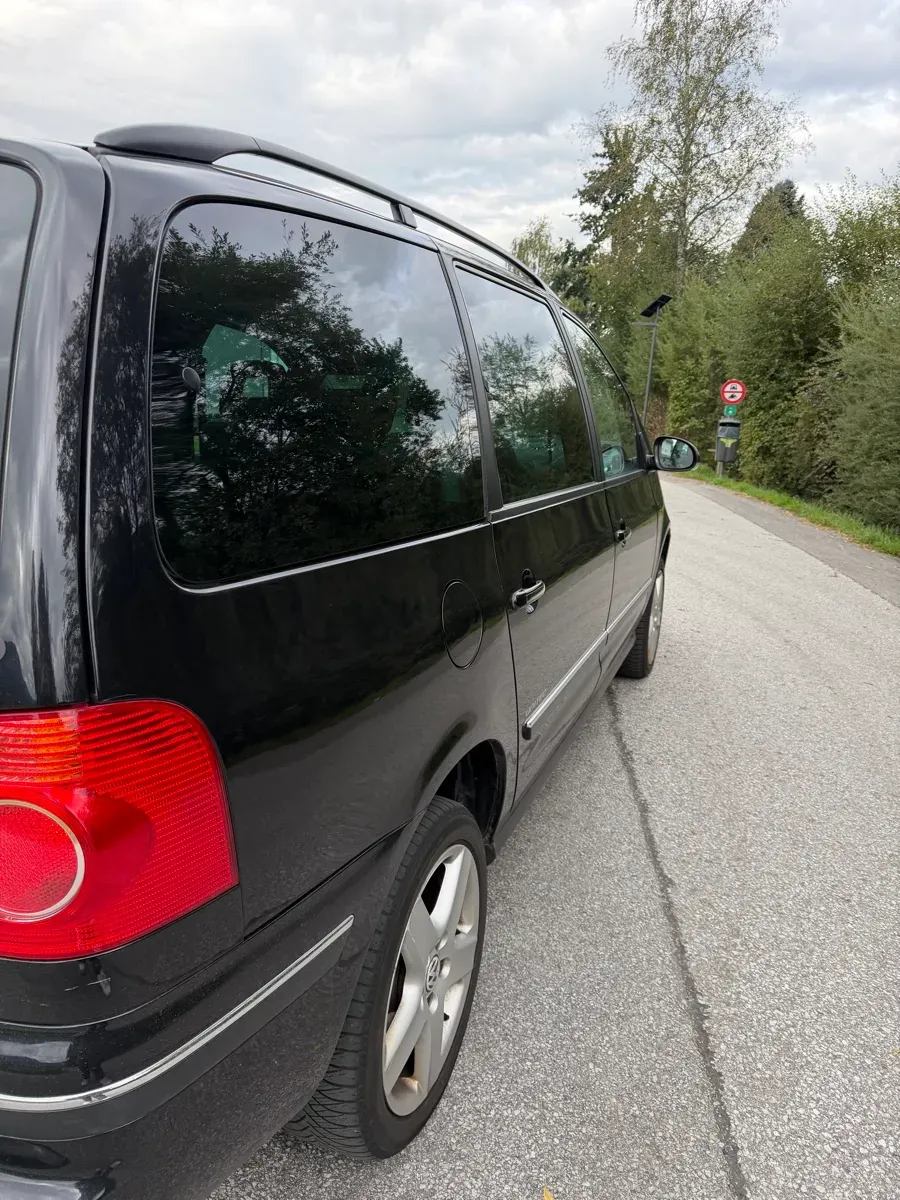 Volkswagen Sharan 2010 photo 3