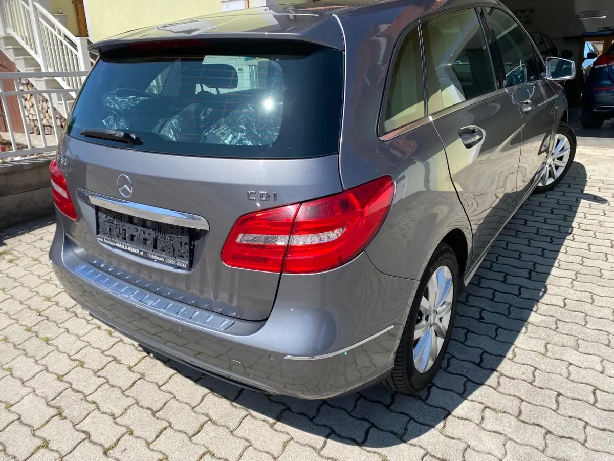 Mercedes-Benz B-Class 2012 photo 3