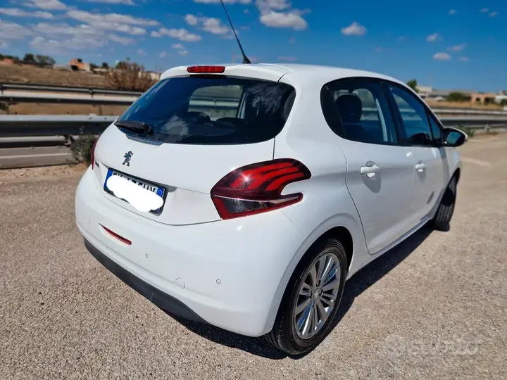 Peugeot 208 2018 photo 4