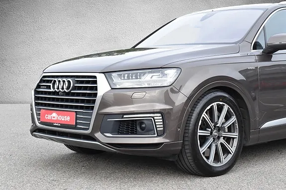 Audi Q7 2017 photo 2