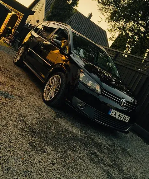 Volkswagen Touran 2013 photo 2