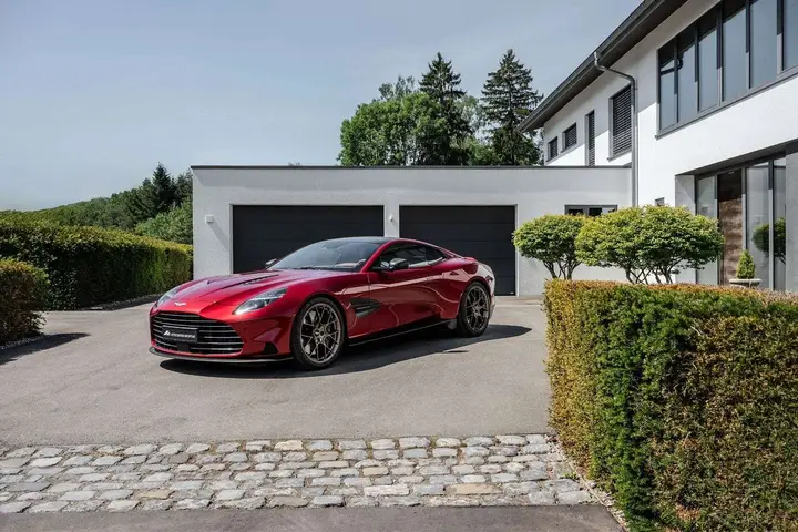 Aston Martin Vanquish 2024 photo 3