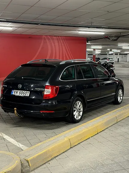 Skoda Superb 2014 photo 4