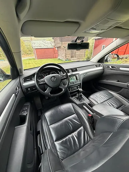 Skoda Superb 2014 photo 5
