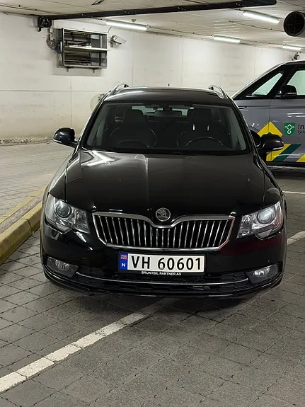 Skoda Superb 2014 photo 2