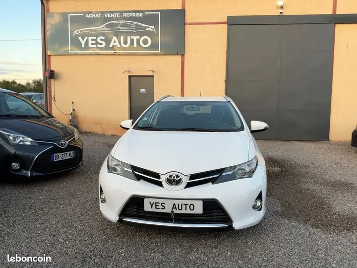 Toyota Auris 2015 photo 2