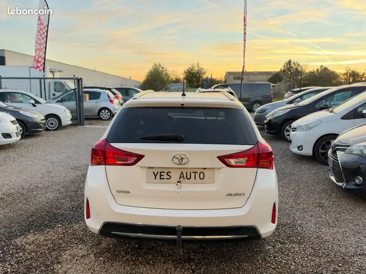 Toyota Auris 2015 photo 5