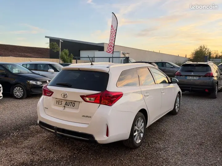 Toyota Auris 2015 photo 4