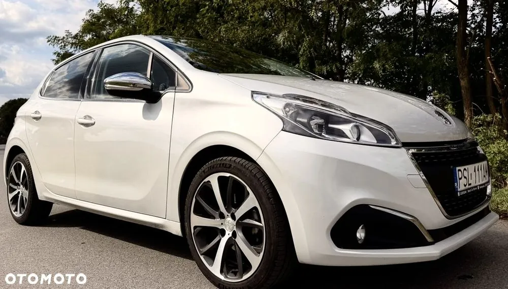 Peugeot 208 2015 photo 2