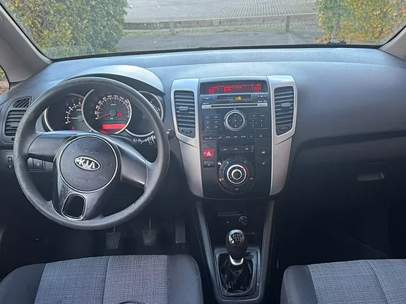 Kia Venga 2010 photo 3