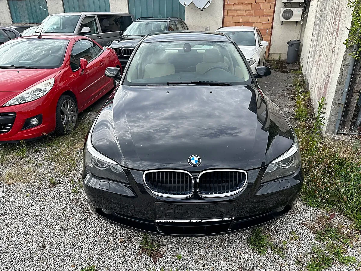 BMW 5 Series 2004 photo 2